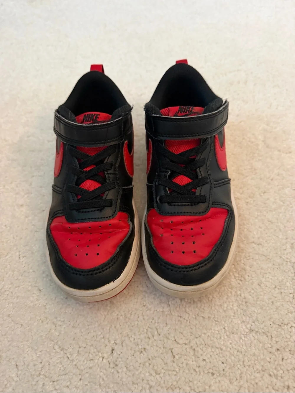 Nike Kids Black and Red Low-Top Sneakers